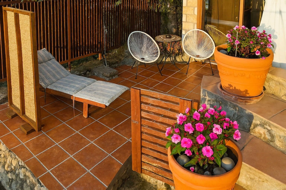 Beachfront Avia Nest - Aspa s Getaway