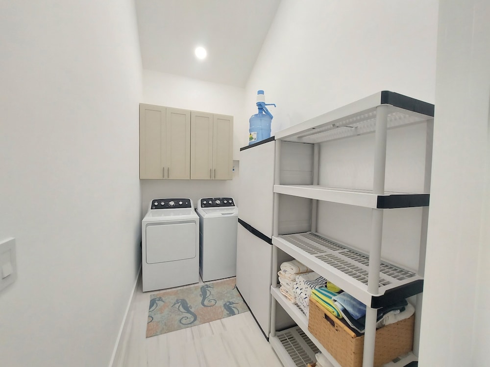 Silver Palms - Brand New Designer Home On Banks Road 2 Bedroom Home