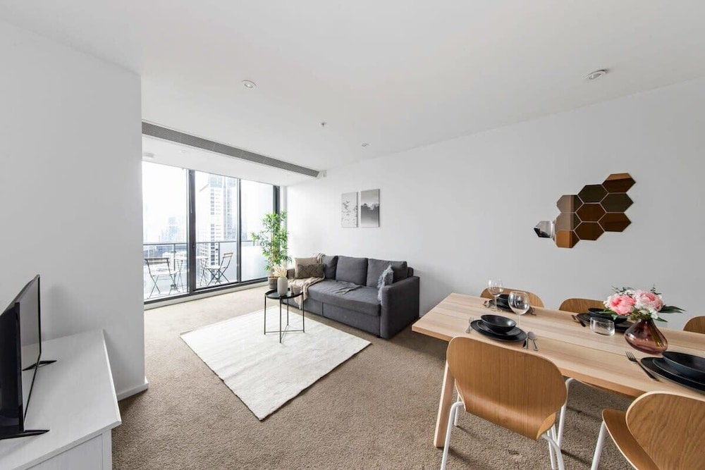 A Cozy 2BR Apt With Yarra Views, Free Parking