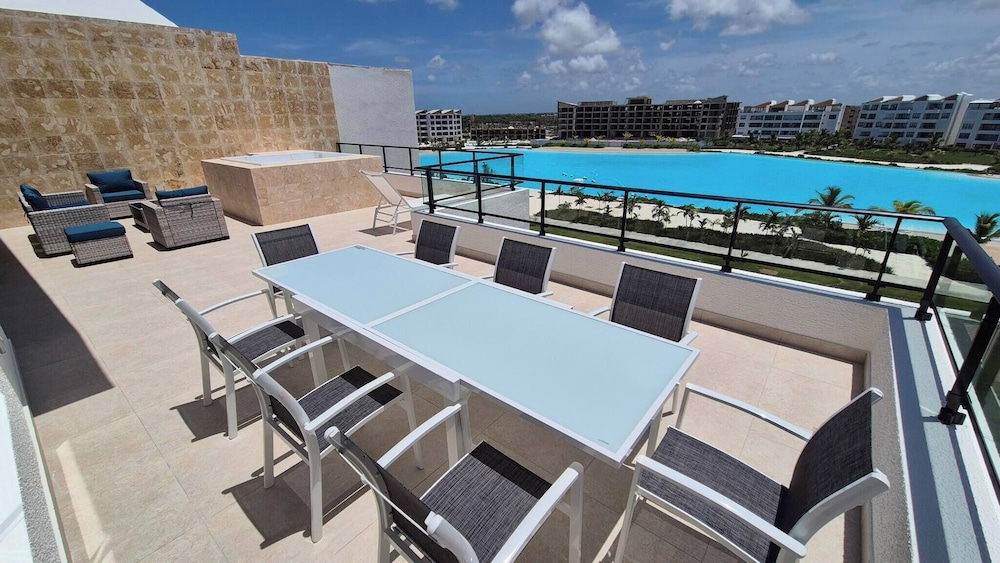 Luxury Beach Penthouse Jacuzzi & Lagoon View