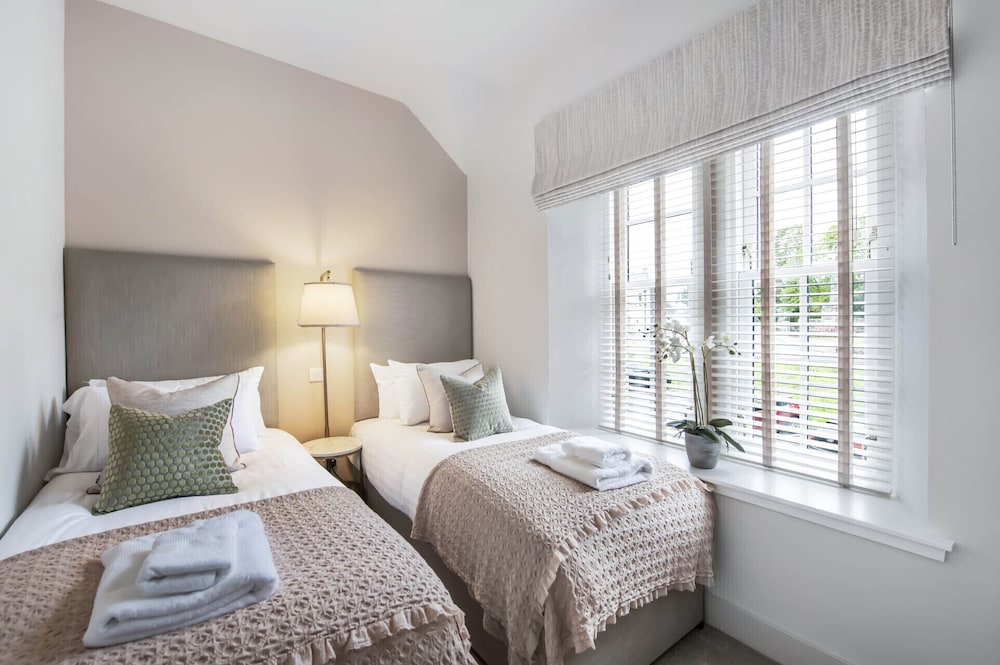 The Woodside Apartments
