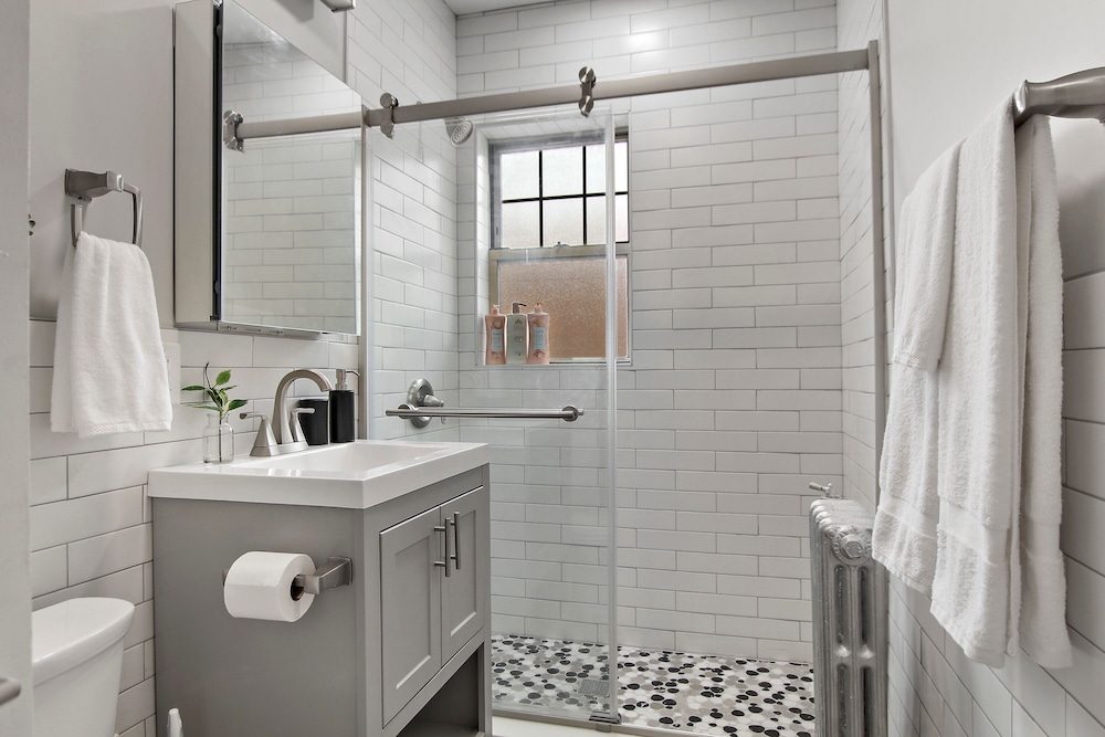 Lovely 1BR in Evanston -Elmwood 105