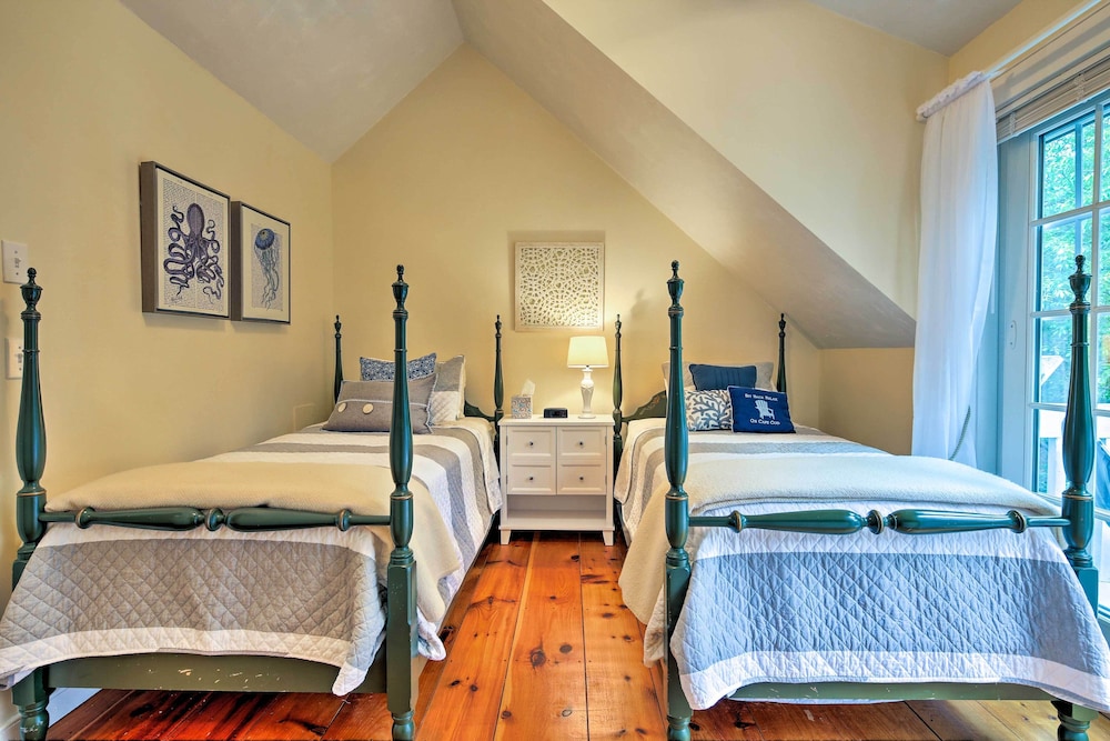 Maushop Village Getaway w/ Private Beach Access!