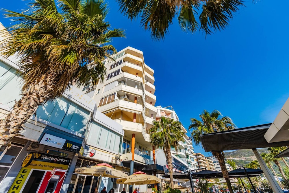 Beachfront Apartment - Near Beach City