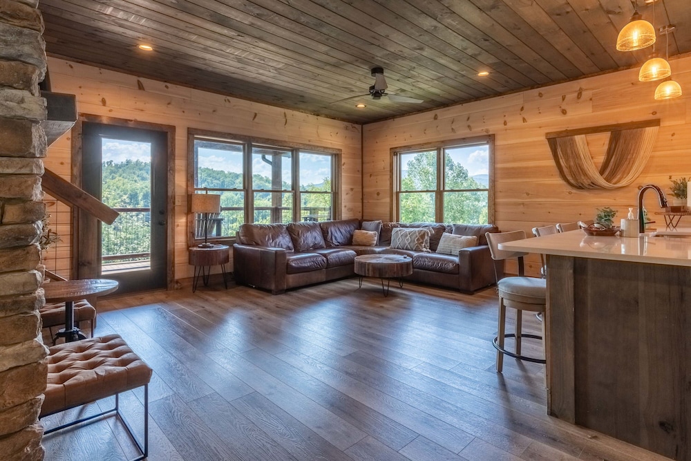 Raccoon Ridge Retreat - Gatlinburg Mountain Escape