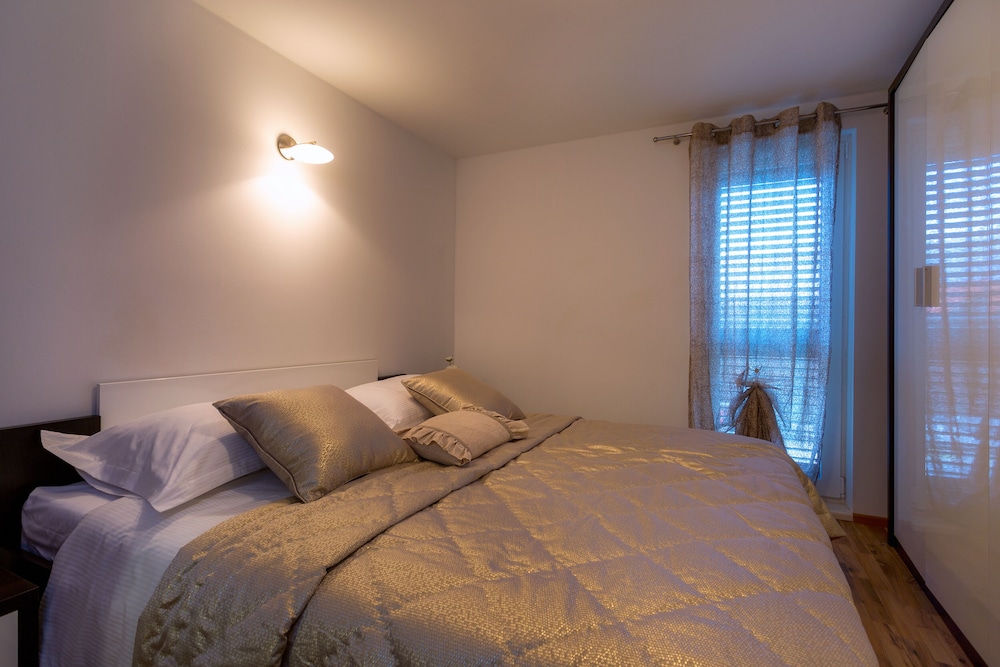 Luxury Holiday House Sinj view 2