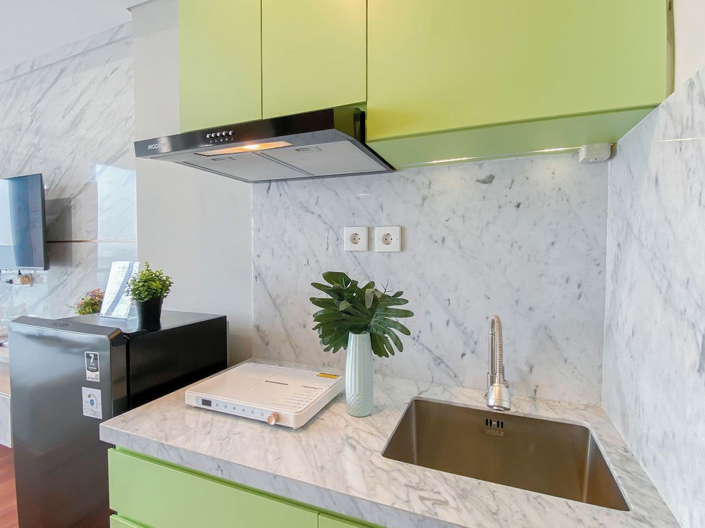 Warm Minimalist Studio Apartment Monroe Tower