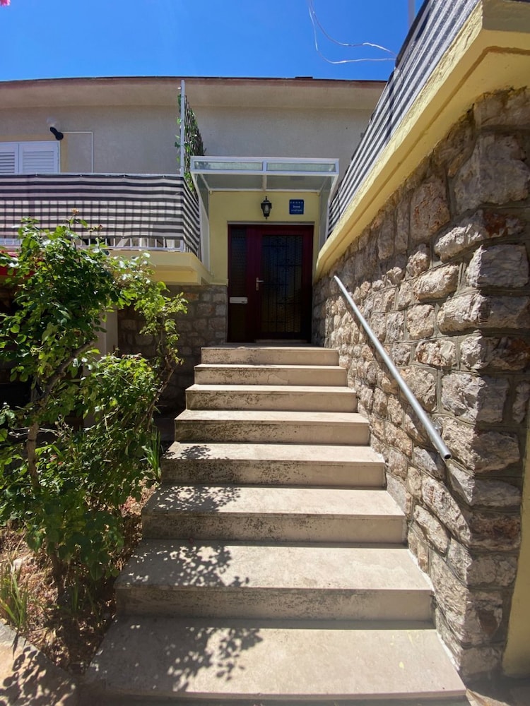 Dari - 120 m From sea - SA3