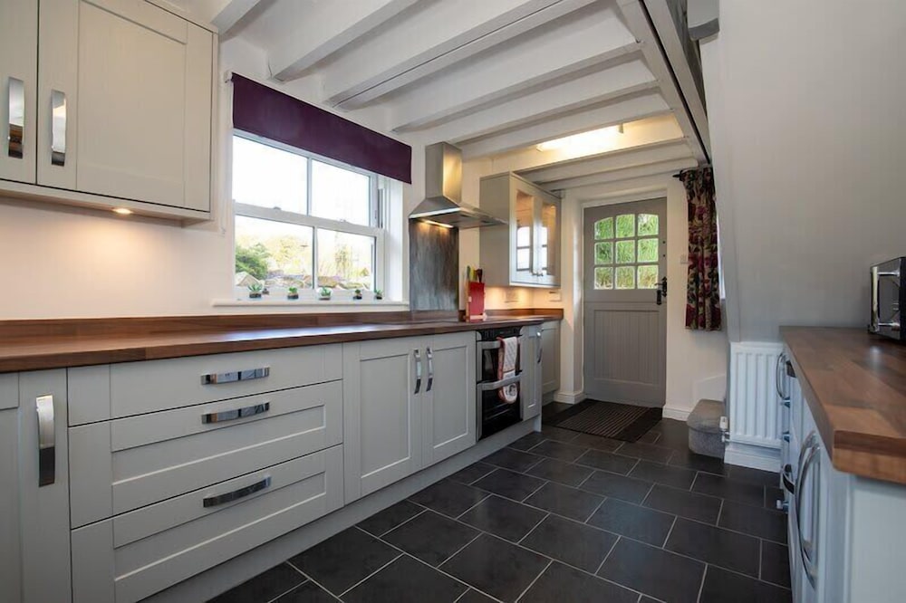 Host Stay Millfield Cottage view 3