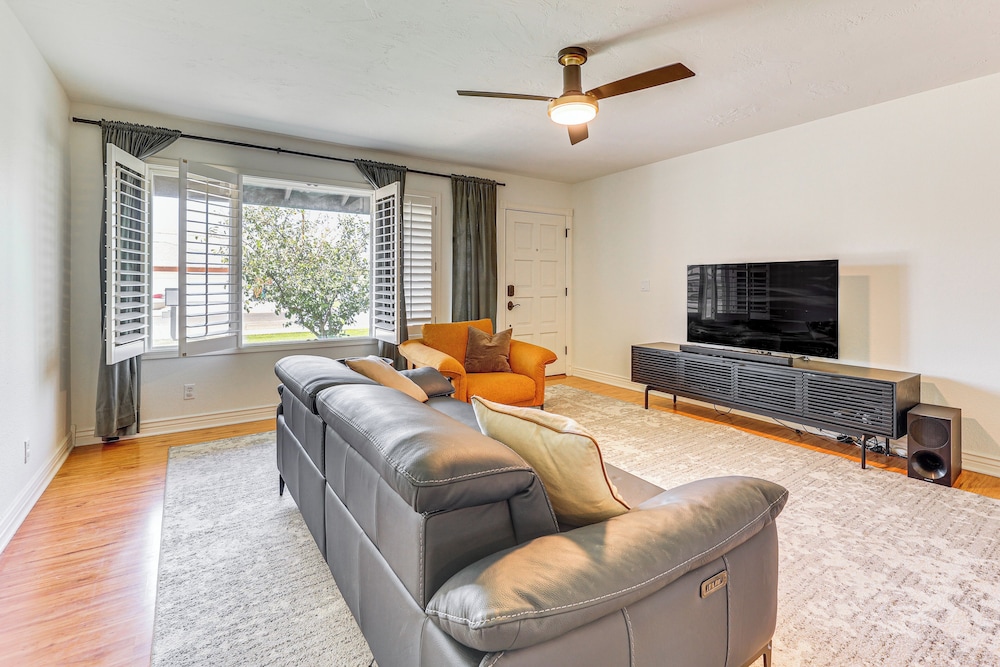 3 Mi to Dtwn Shops & Eats: Mesa Home w/ Pool!