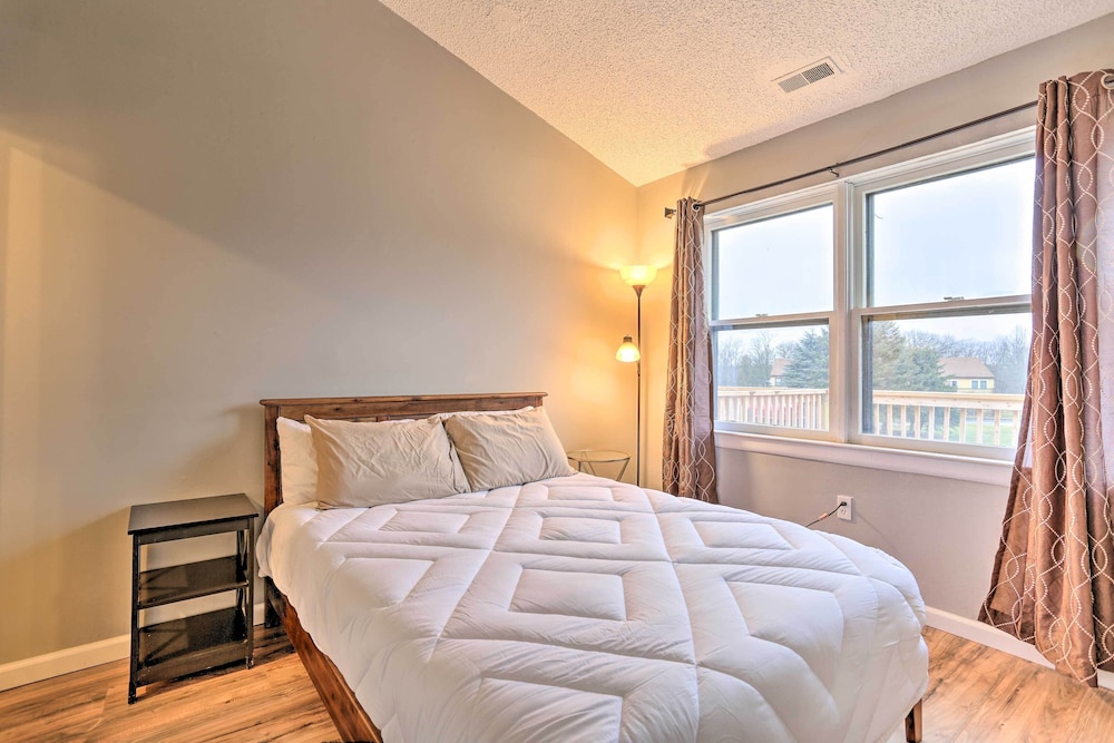 Inviting Poconos Getaway w/ Deck: Ski & Hike!
