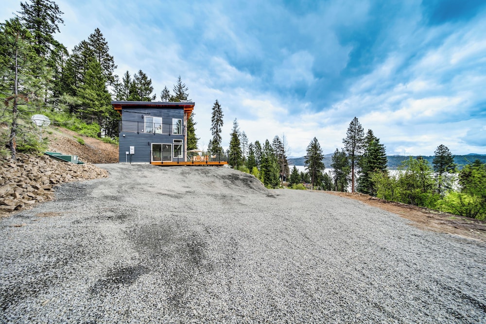 Mid-century Escape: Lake Views, Steps to Cave Bay!
