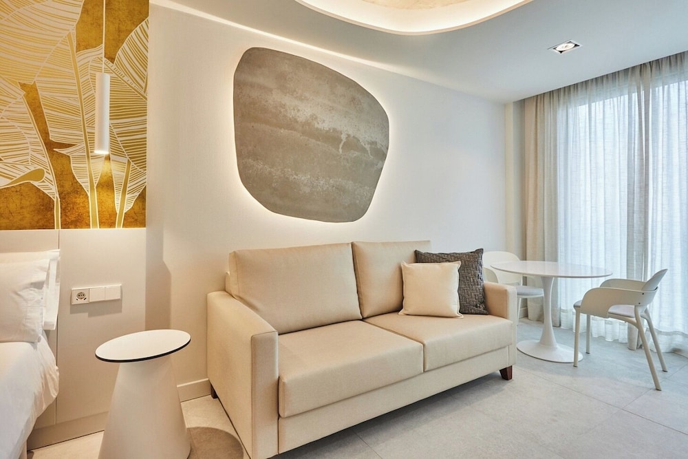 Silken Atlantis Suite – Holiday Homes