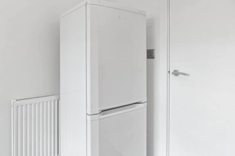Cute Modern Mews Home in Oldbury
