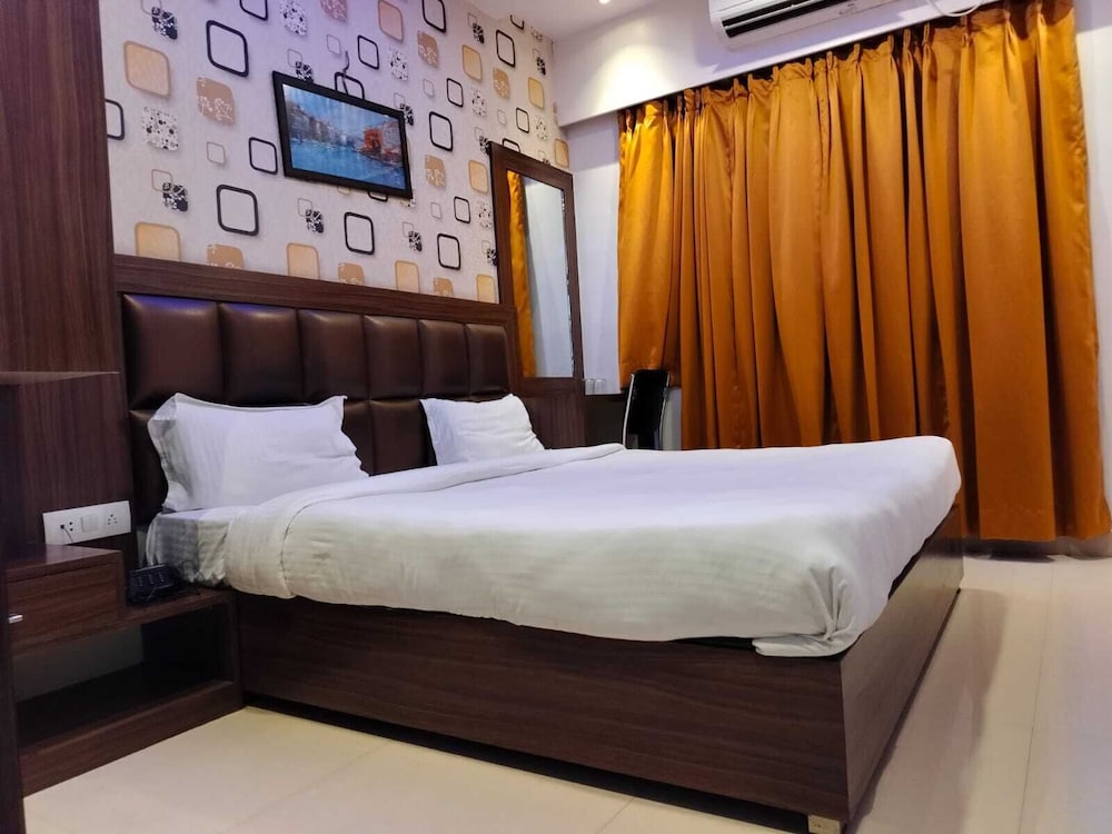 Hotel Golden Crown