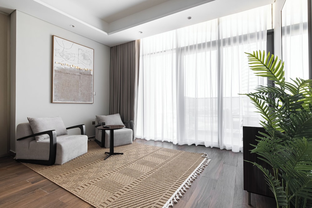 SIMPLY COMFORT Skyline Apts at Nobles Tower with Luxury Burj View