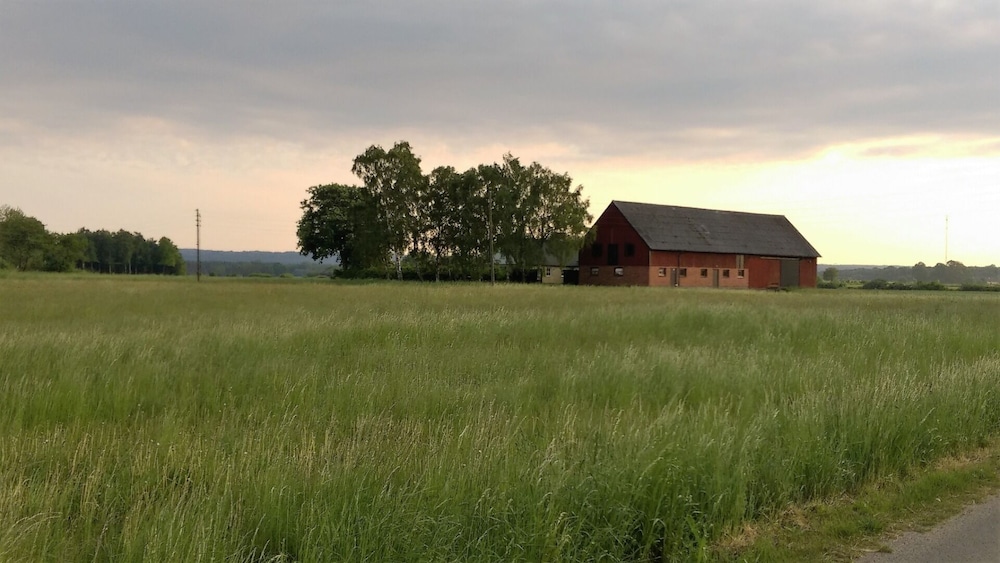 Tollarp - Barn - Sleeps 3 - Pet Friendly - Parking