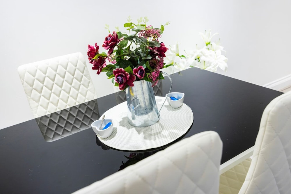3 Bed 3 Bathroom Flat in Kensington B