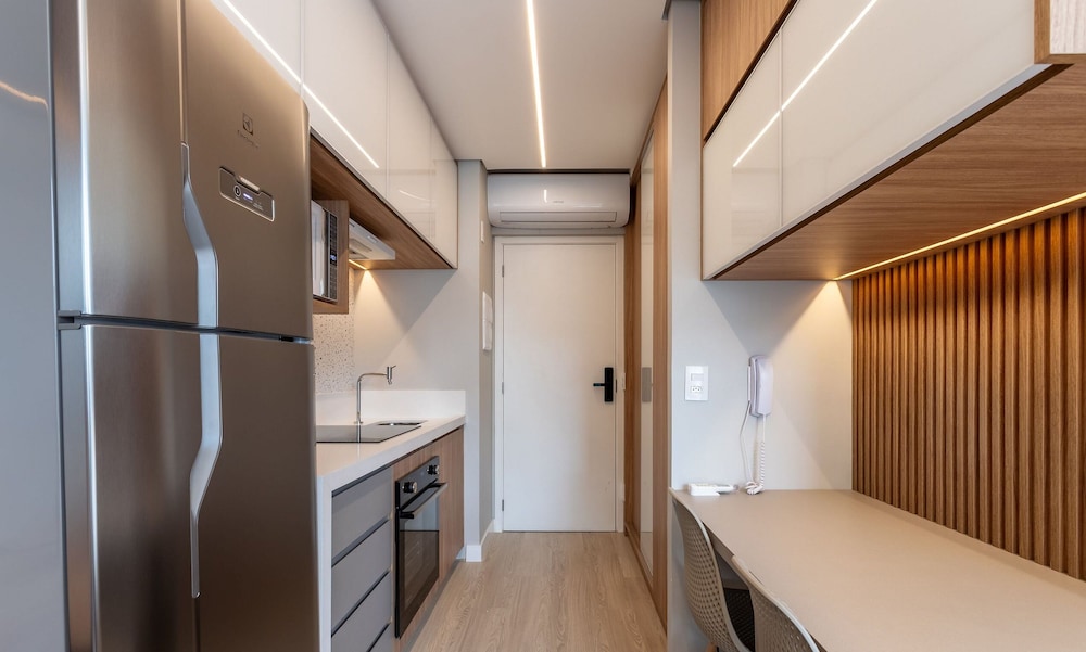 Modern Studios on R. Augusta 800m From the Subway - OAG