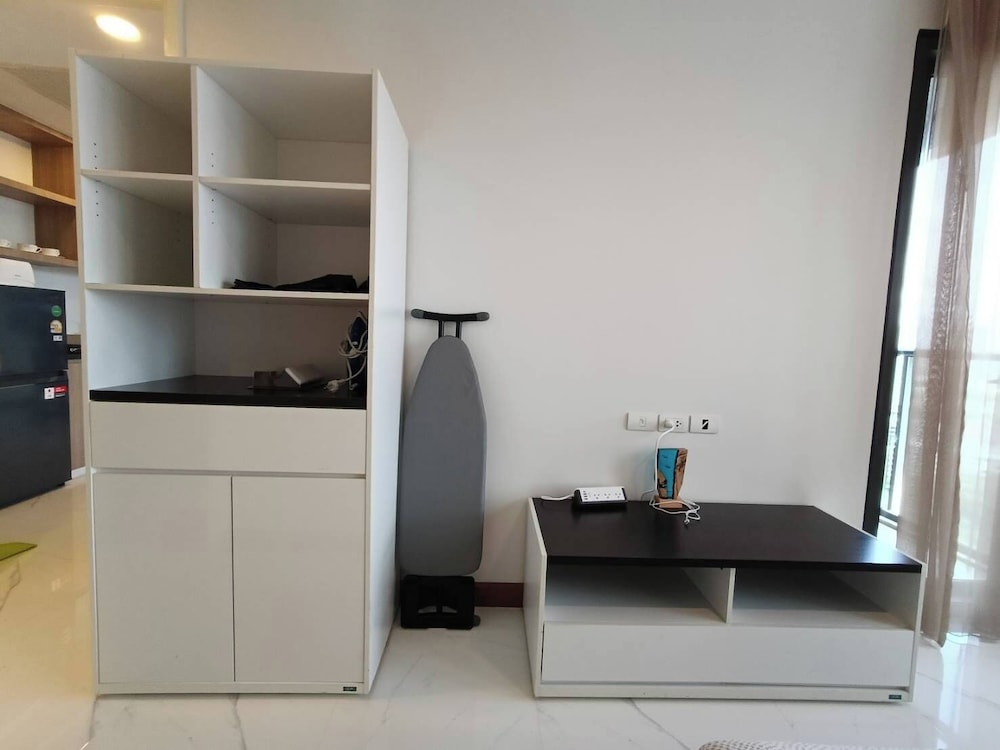 Luxury Large One Bedroom Seaview Serviced Apartment at Wongamat, Pattaya
