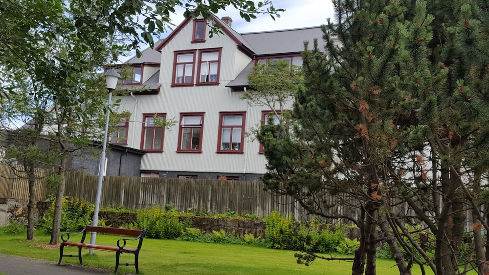 Hotel Central Guesthouse Reykjavik - Image 1