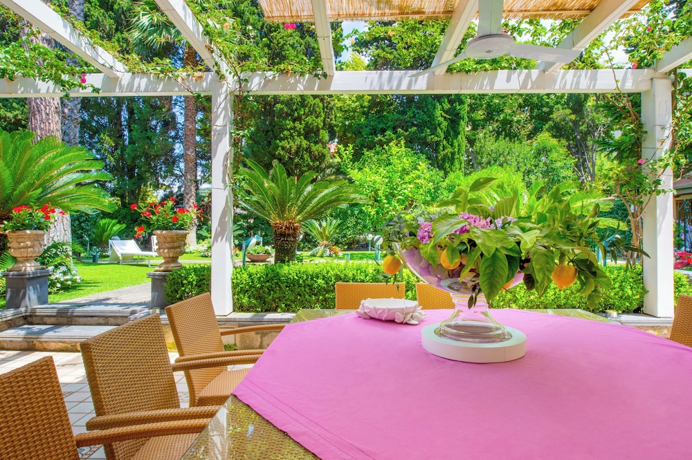 Villa In Sorrento Center | Gardens & Outdoor Space