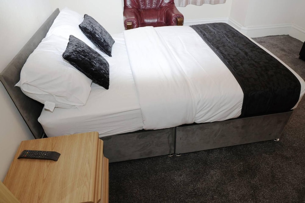 Stunning 5-bed House in Newcastle Upon Tyne view 5