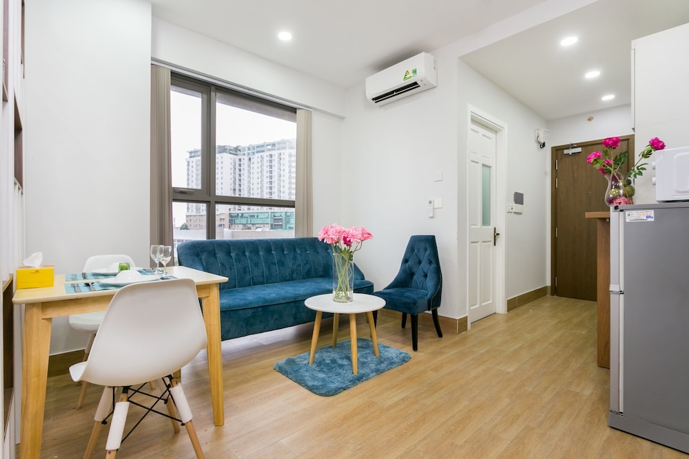 Jennifer House - Millenium Apartment