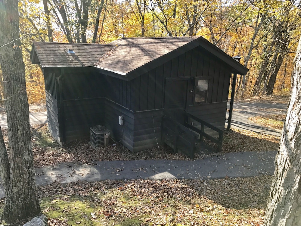 Giant City Lodge