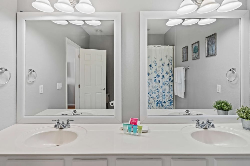 Vista Cay Swanky