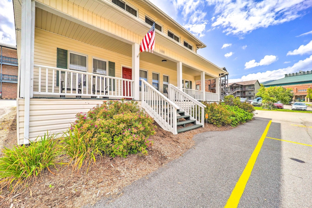 Bright Boone Home: Walk to Appalachian State! view 5