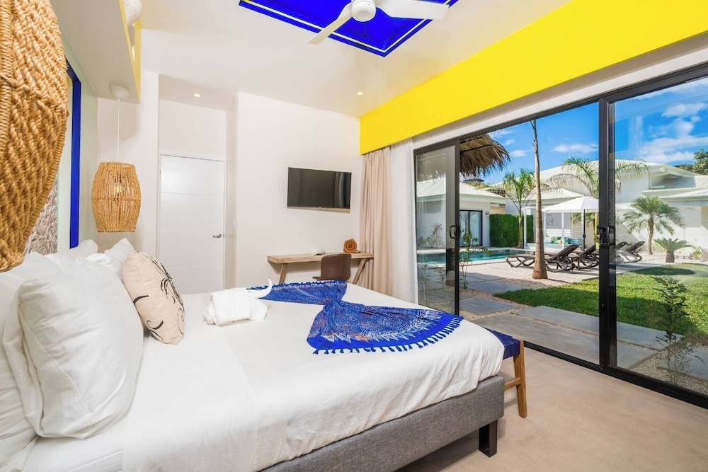 Duna Property - 2 Villas 2 Pools 7 Br Luxury Oasis Centrally Located
