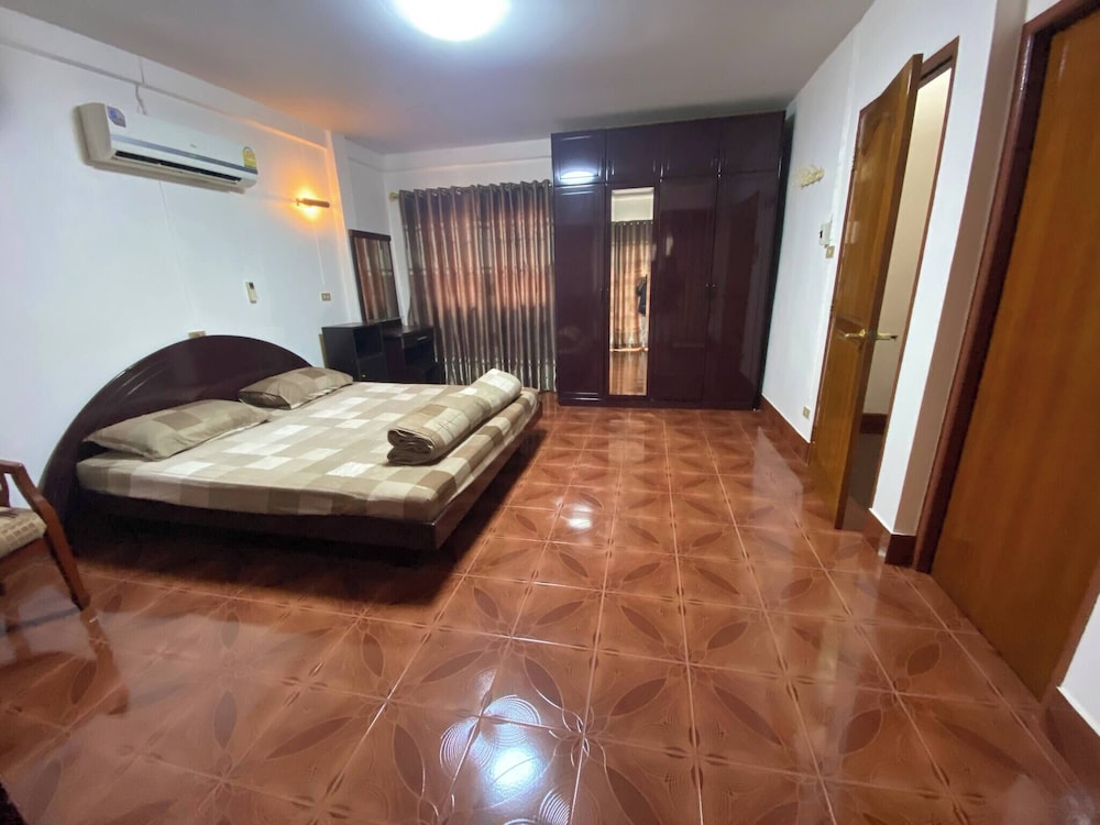Beautiful 2 Story Newly Renovated Bungalow House