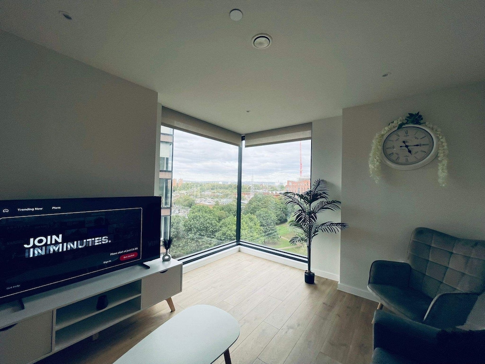 City Sky View Centre Luxe Apartment - 2 Bedrooms