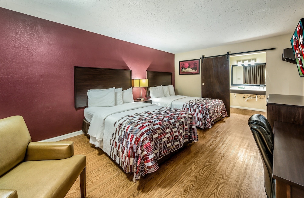 Red Roof Inn  Suites Wapakoneta - Property Image 24
