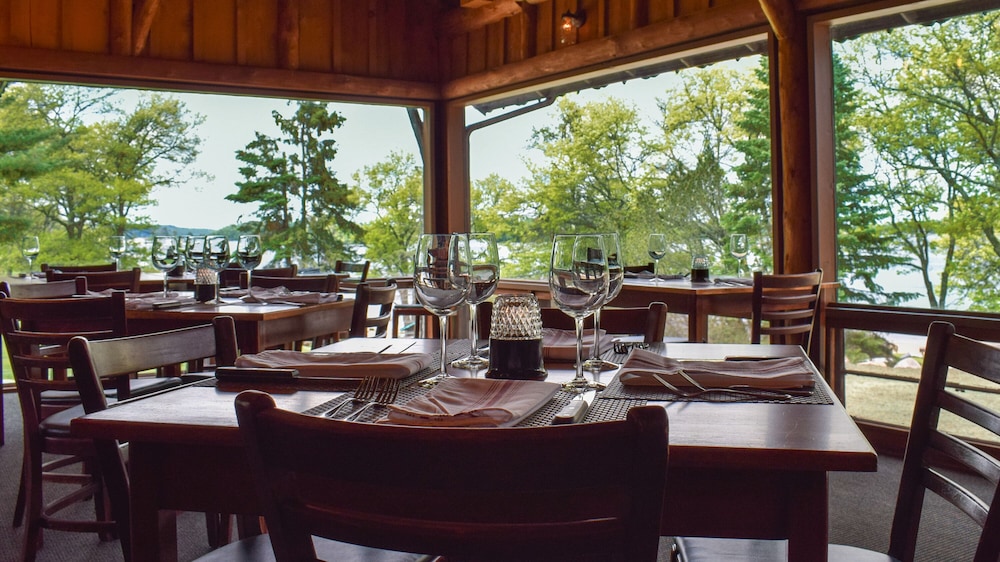 Cragun's Resort & Hotel