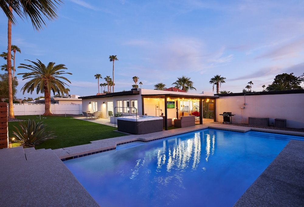 Desert Rose-hot Tub-pool Heat Avail-fire Pit-golf!