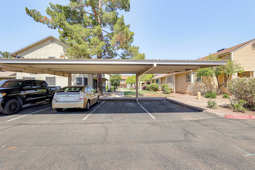 4 Mi to Dtwn: Cozy Couple's Haven w/ Patio in Mesa
