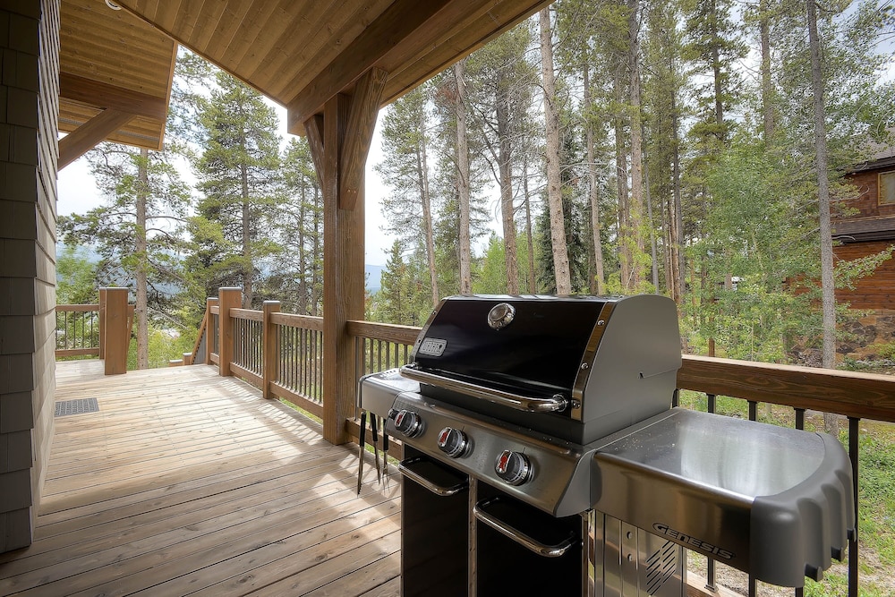 Sunrise Ski Haus 4 Bedroom Home by RedAwning
