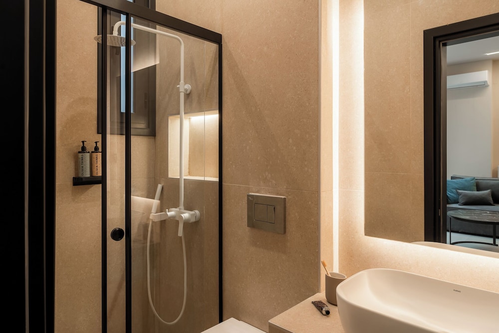 FOS Premium Apartments by halu