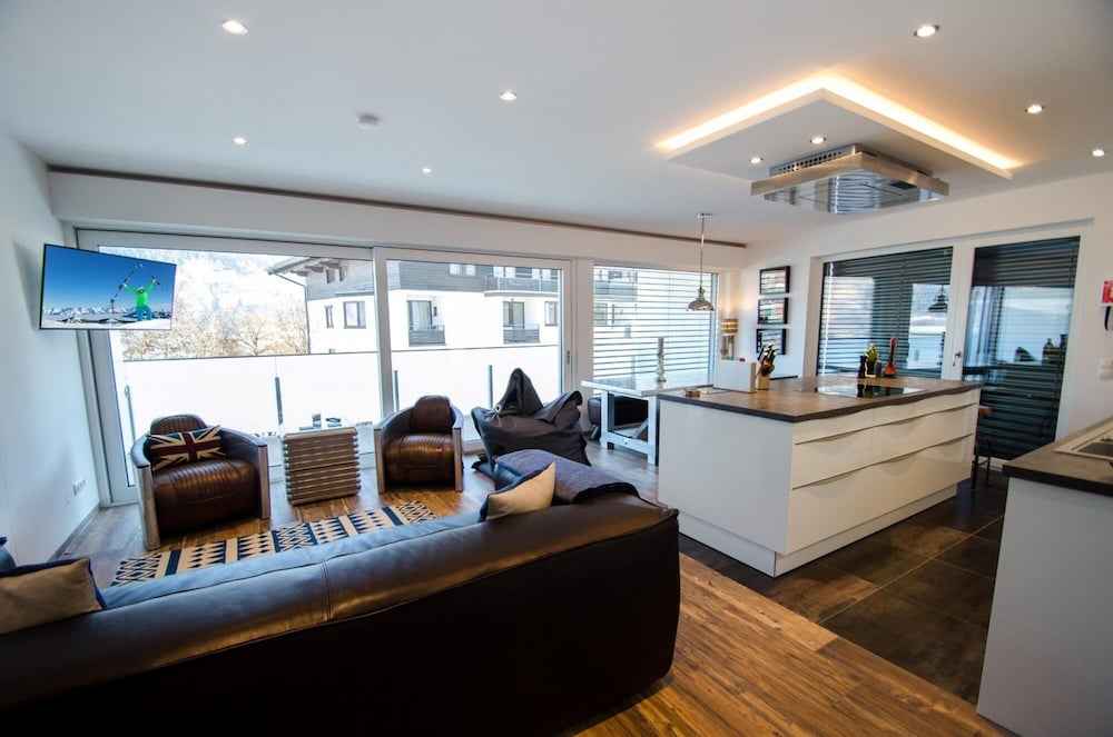 Superb Alpine Lodges Zell am See 6-8pax
