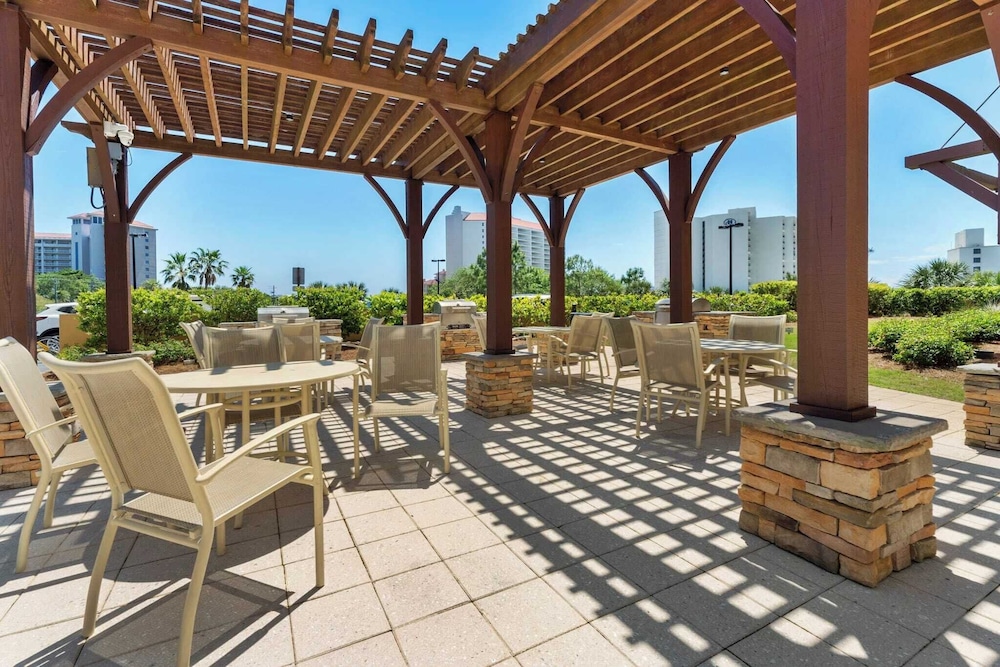 Miramar Beach Studio w/ Pool, Tennis & Walk to Beach Luau Eastern Sky