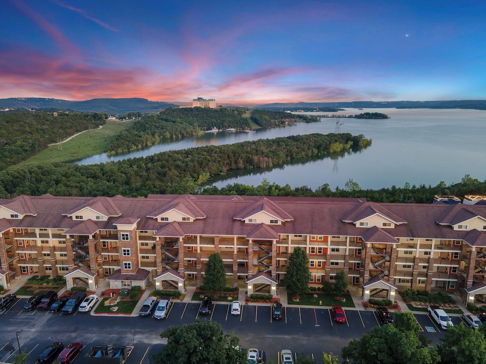 Chill on the Hill - Lake Views!