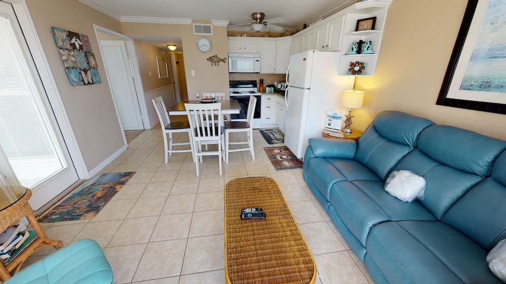 Seascape 2201 2 Bedroom Condo by RedAwning