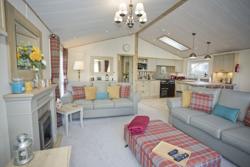 6 Berth Luxury Lodge in Christchurch, Dorset