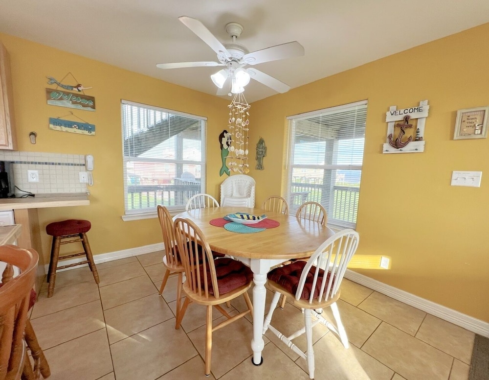 Abby Sands Castle 2 Bedroom Home by RedAwning