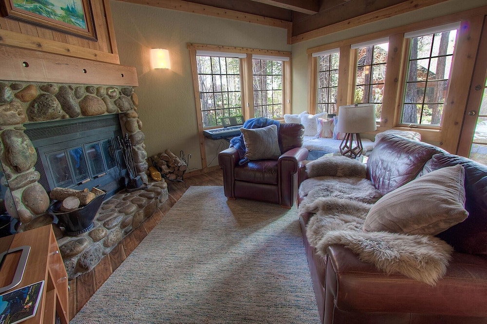 Lake Tahoe Vacations - Third Creek Comfort 2 Bedroom Townhouse by RedAwning - Property Image 9