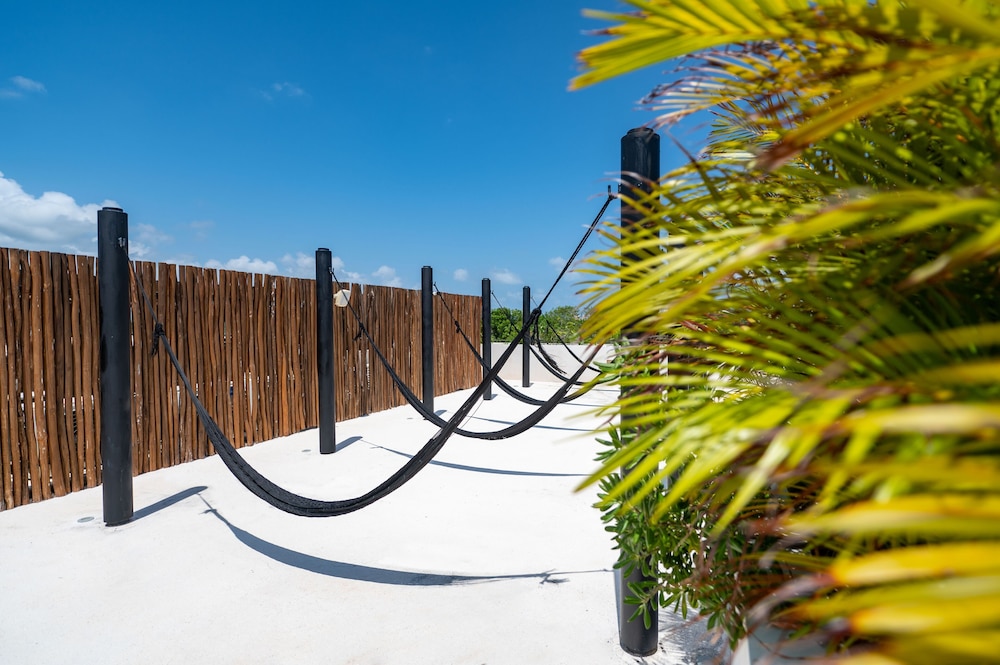 Two Bedroom Luxury Apartment by TuLuna view 3