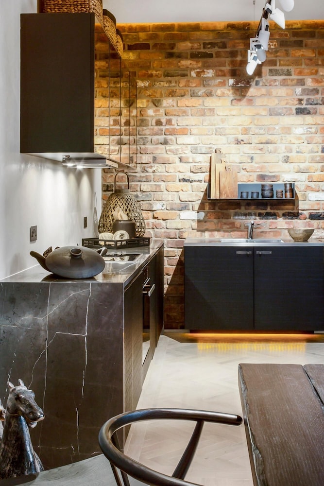 Luxurious Mews House in Pavilion Road - 3 Bedroom