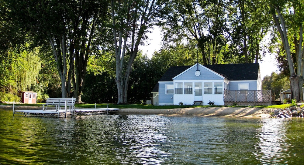 Coldwater Vacations - On Pointe Lakefront Resort - Property Image 1